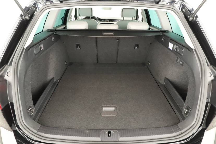 Volkswagen Passat, 2022