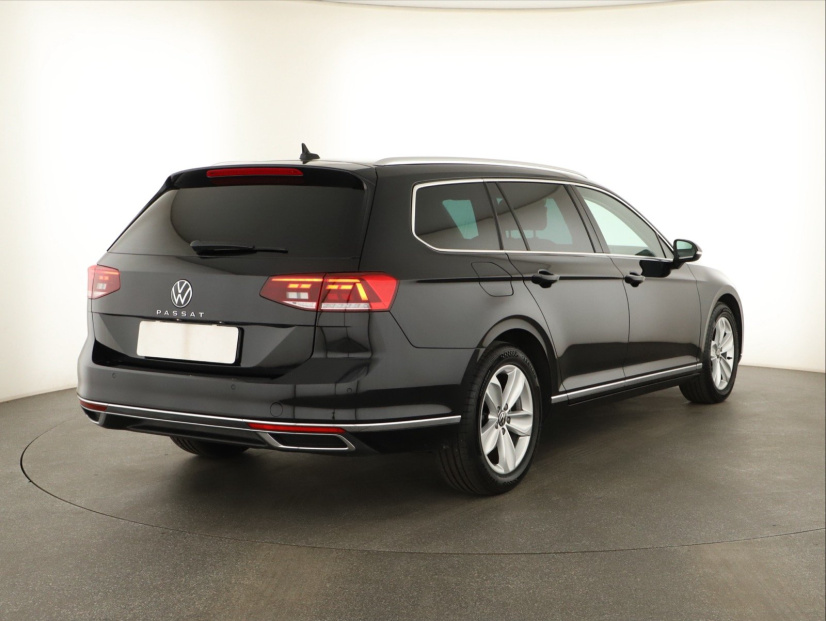 Volkswagen Passat, 2022