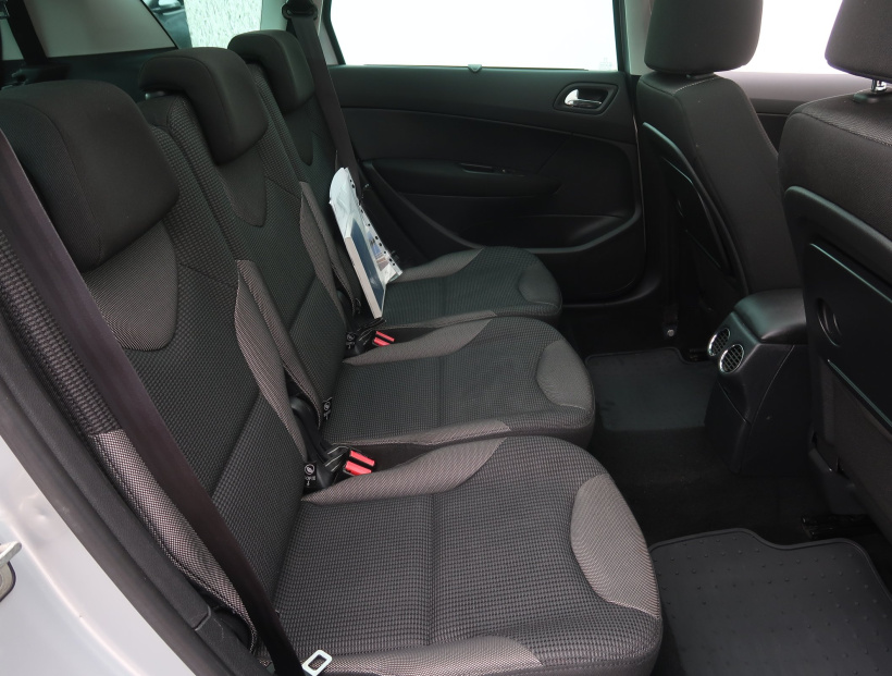 Peugeot 308, 2011