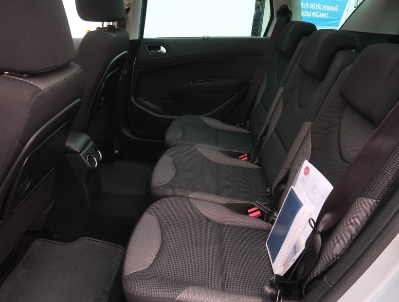Peugeot 308, 2011