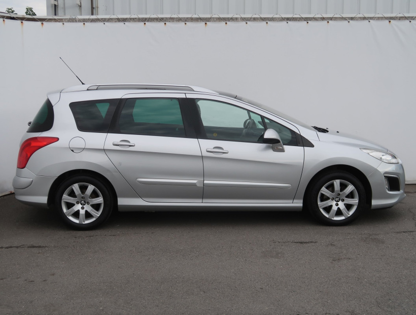 Peugeot 308, 2011