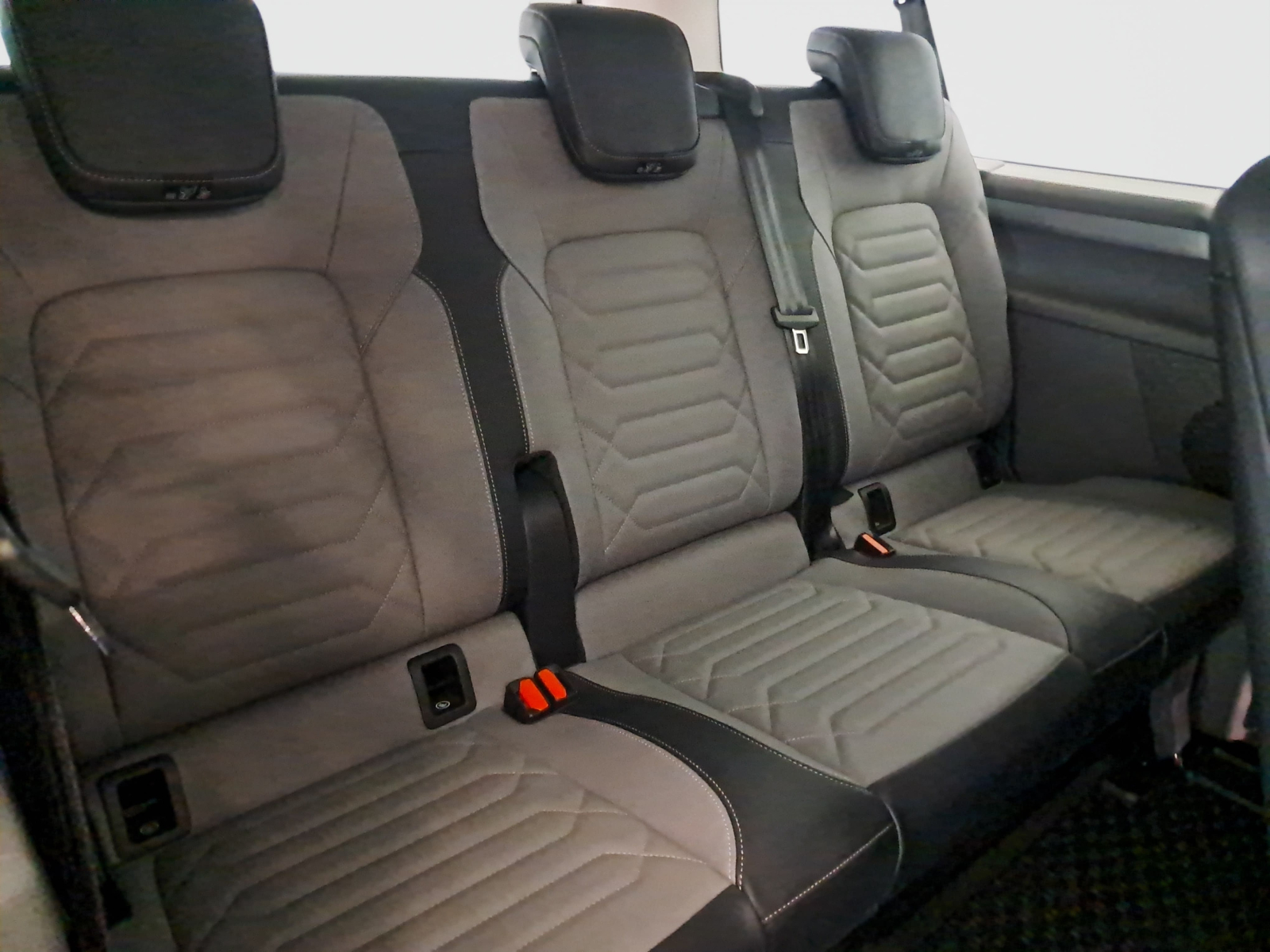 Volkswagen Caravelle - 2026