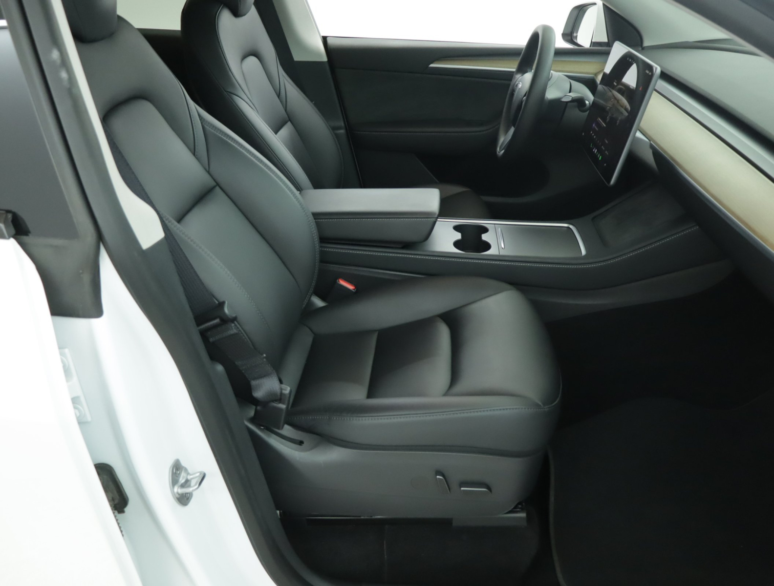 Tesla Model Y Long Range AWD – fotografie 12
