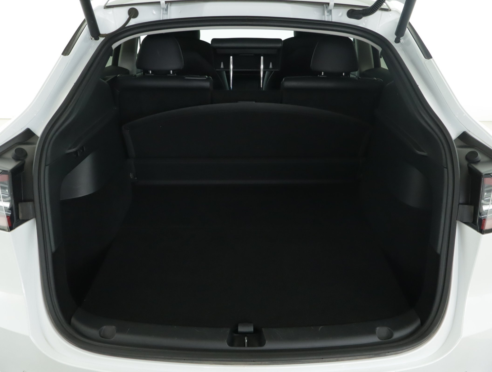 Tesla Model Y Long Range AWD – fotografie 20