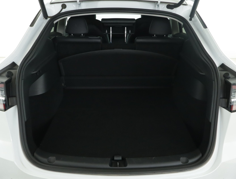 Tesla Model Y, 2022