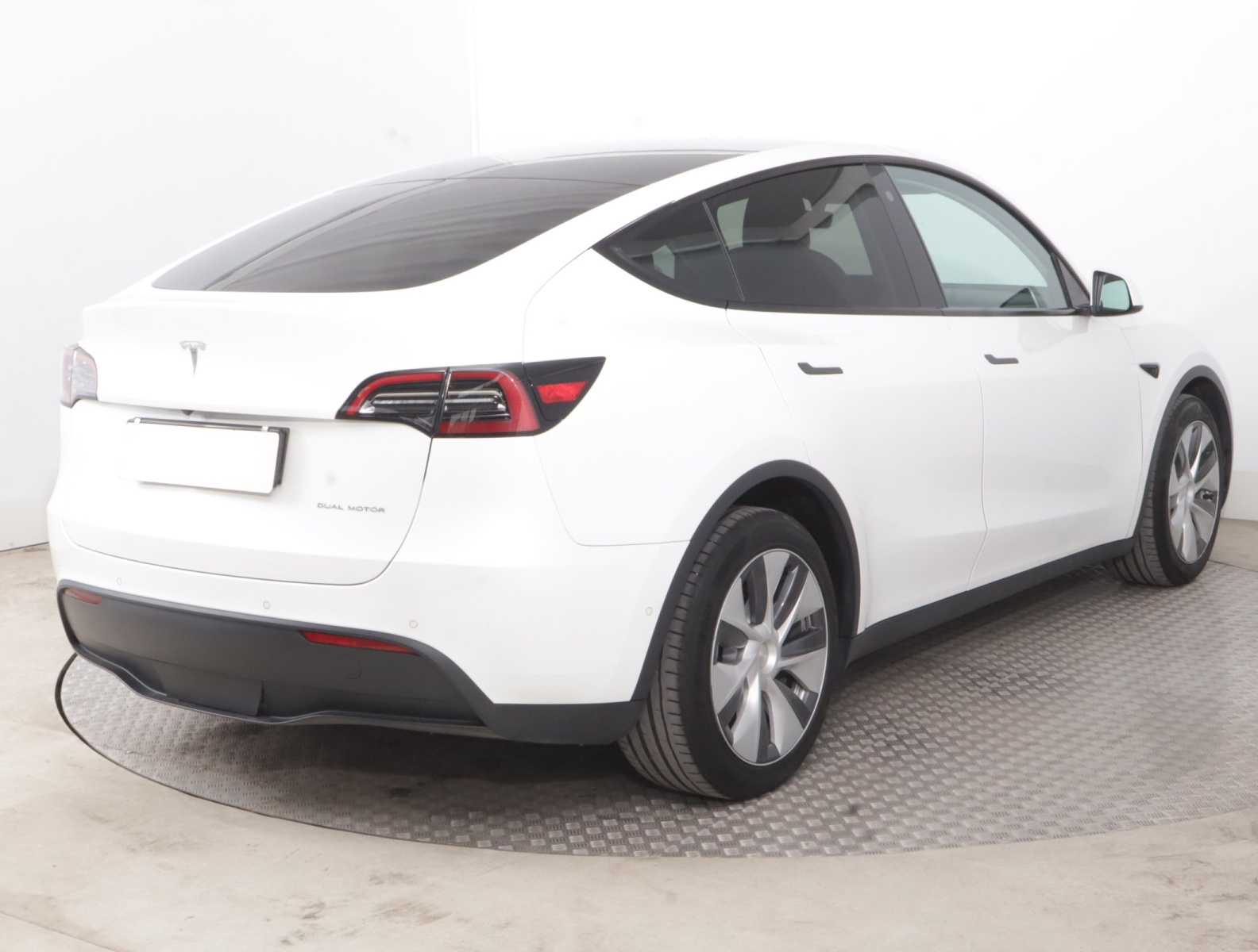 Tesla Model Y Long Range AWD – fotografie 7