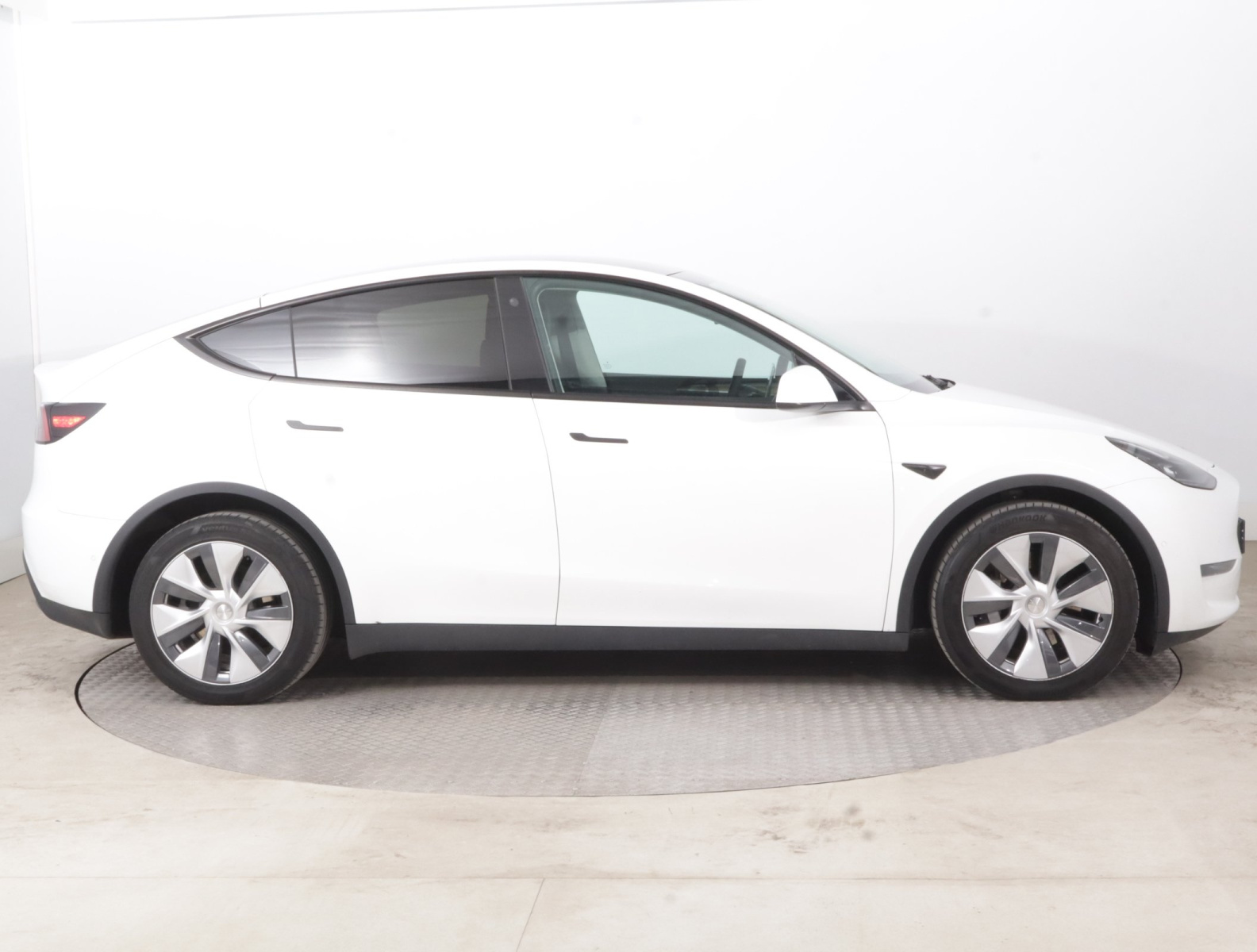 Tesla Model Y Long Range AWD – fotografie 8
