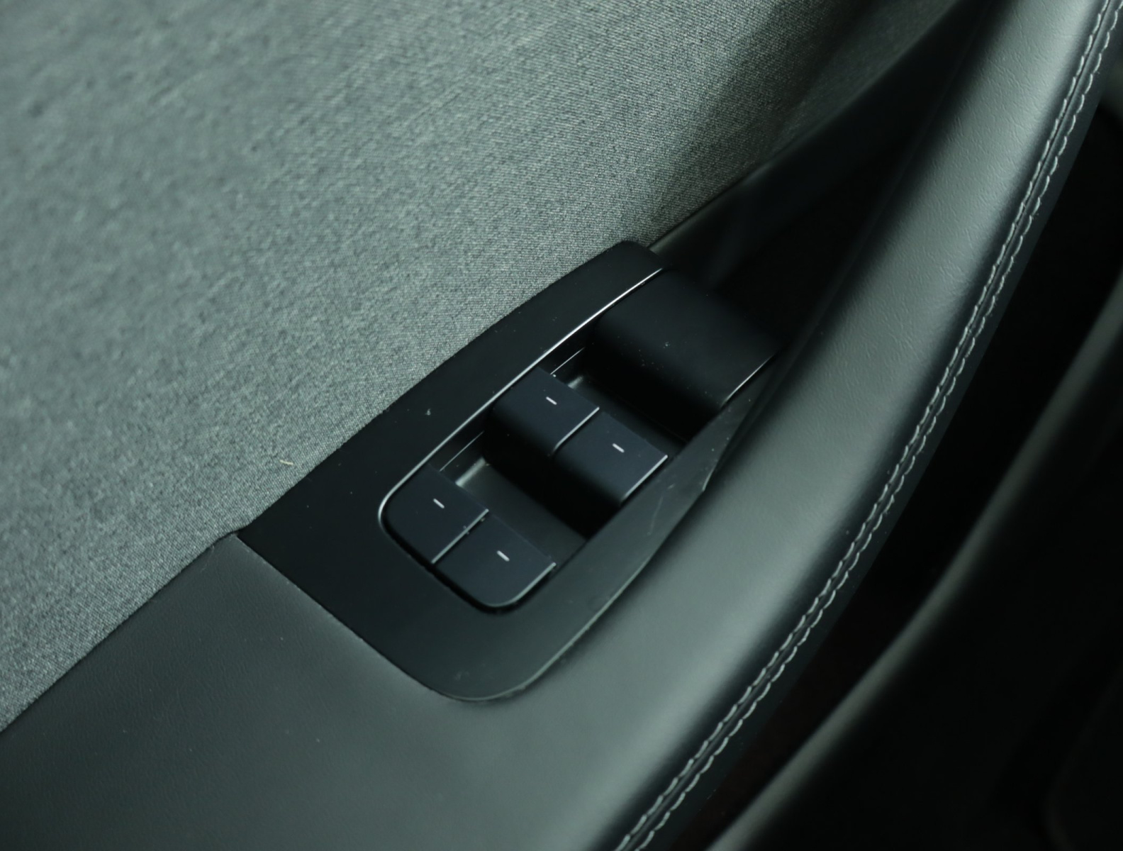 Tesla Model 3 Standard Range Plus – fotografie 24