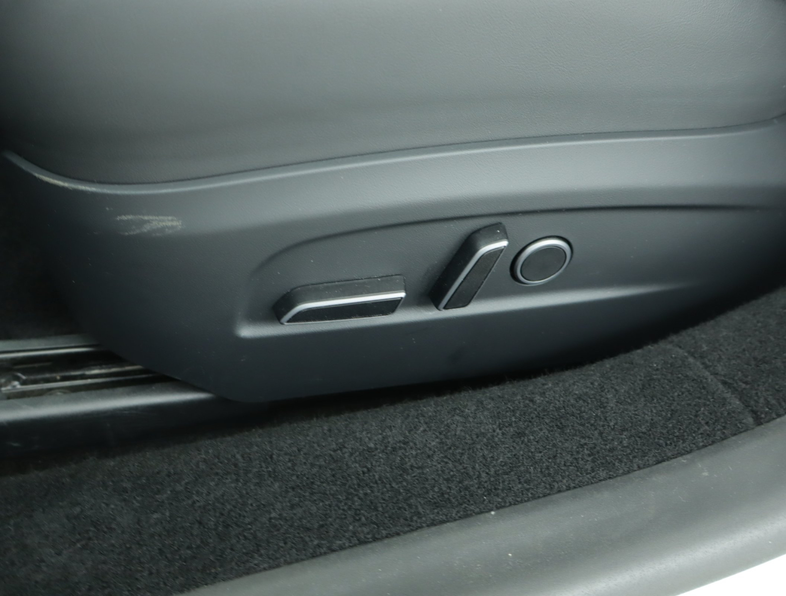 Tesla Model 3 Standard Range Plus – fotografie 25