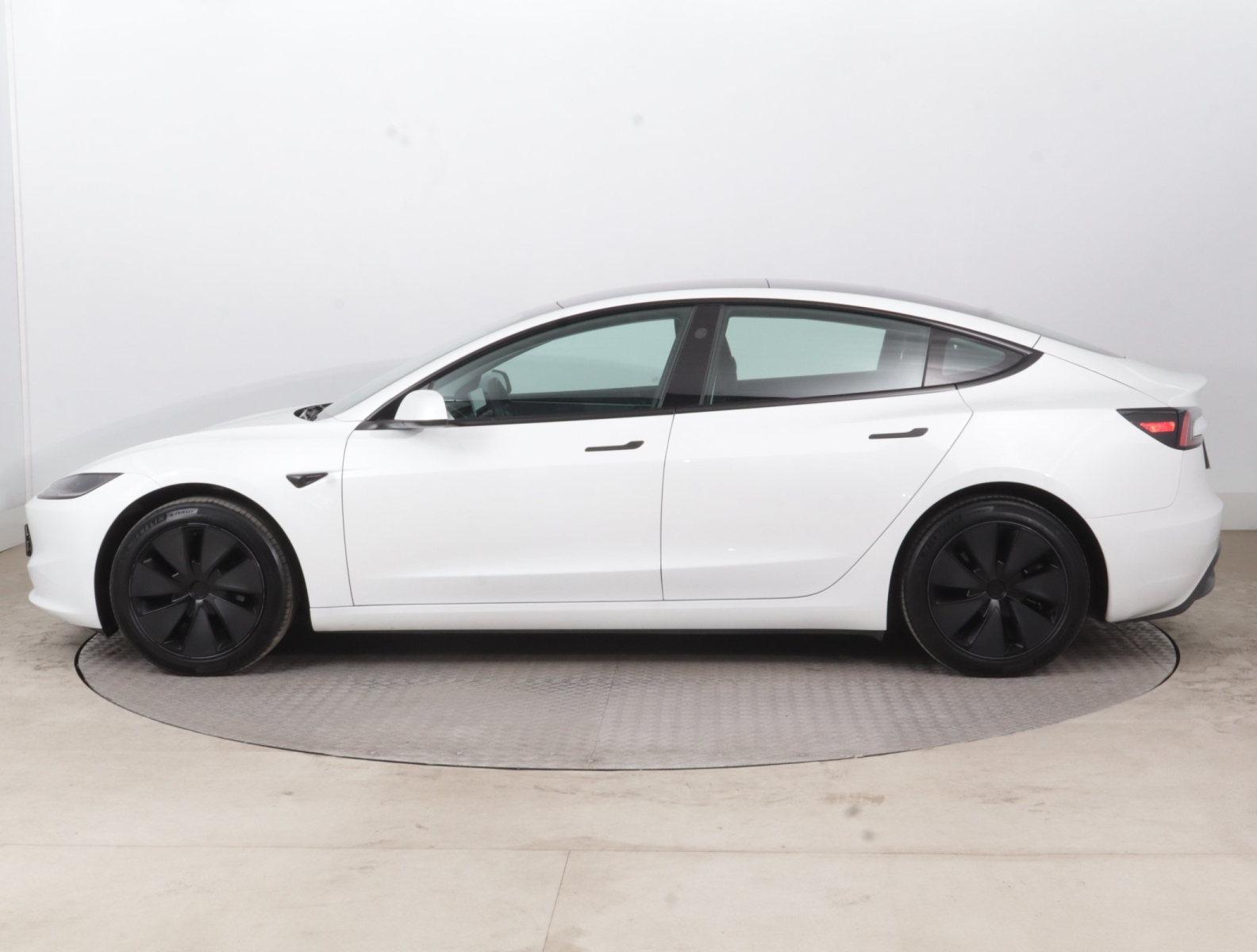 Tesla Model 3 - 2023