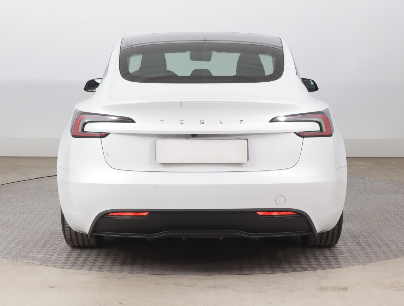 Tesla Model 3 Standard Range Plus – fotografie 6