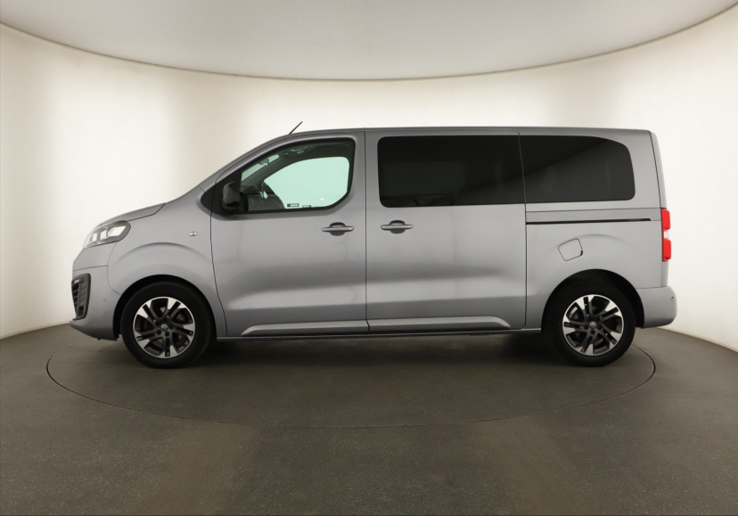 Opel Zafira Life, 2022