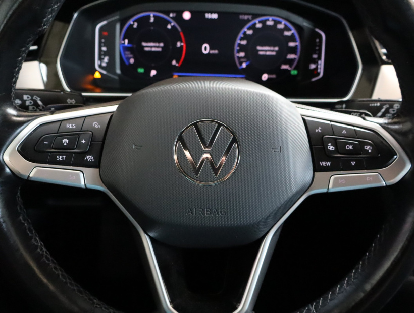 Volkswagen Passat, 2021