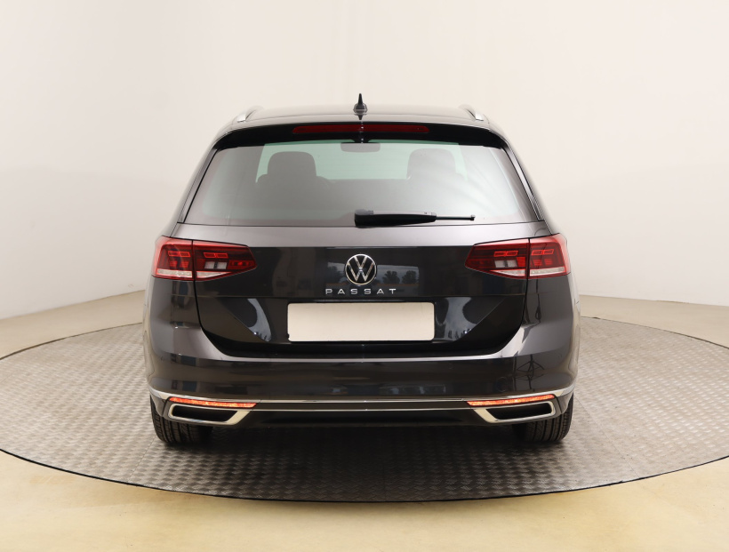 Volkswagen Passat, 2021