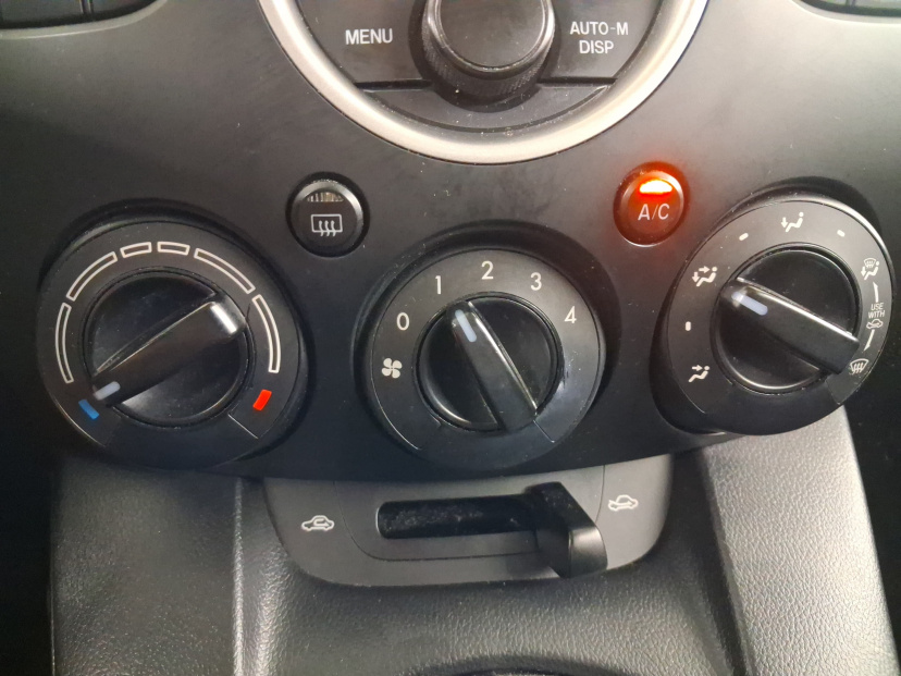 Mazda 2, 2010