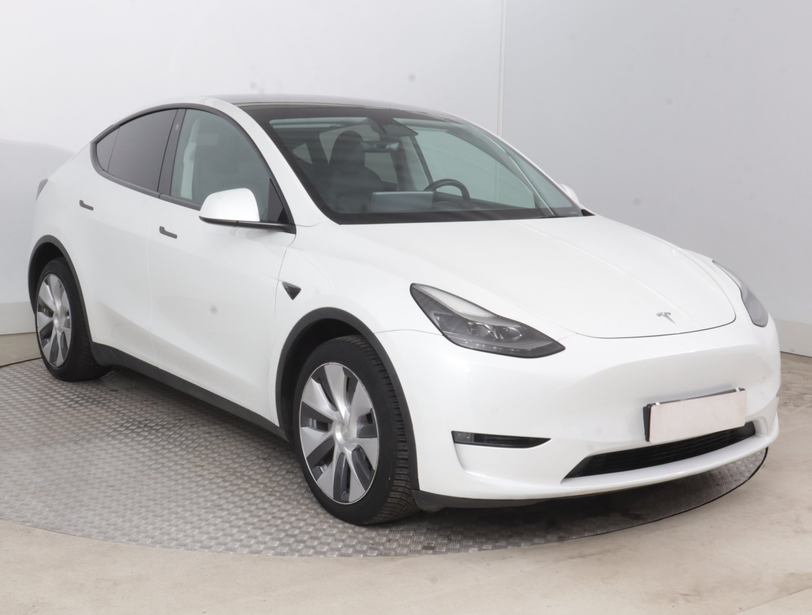 Tesla Model Y Long Range AWD – fotografie 1