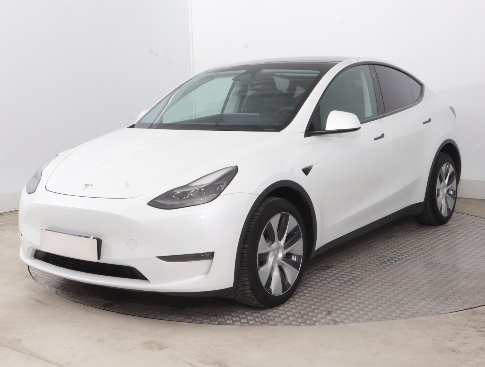 Tesla Model Y Long Range AWD – fotografie 3