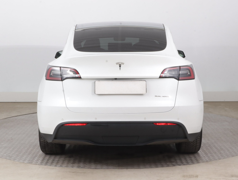 Tesla Model Y, 2022