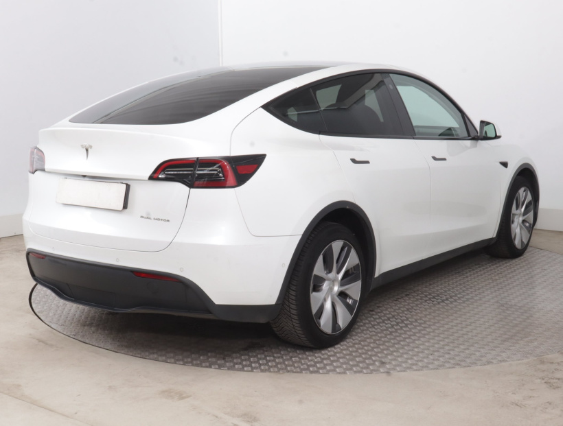Tesla Model Y, 2022