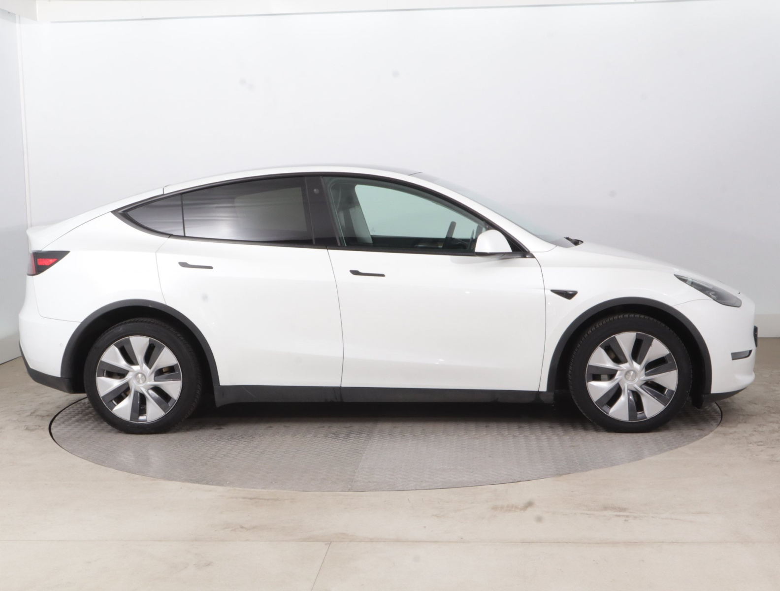 Tesla Model Y Long Range AWD – fotografie 8