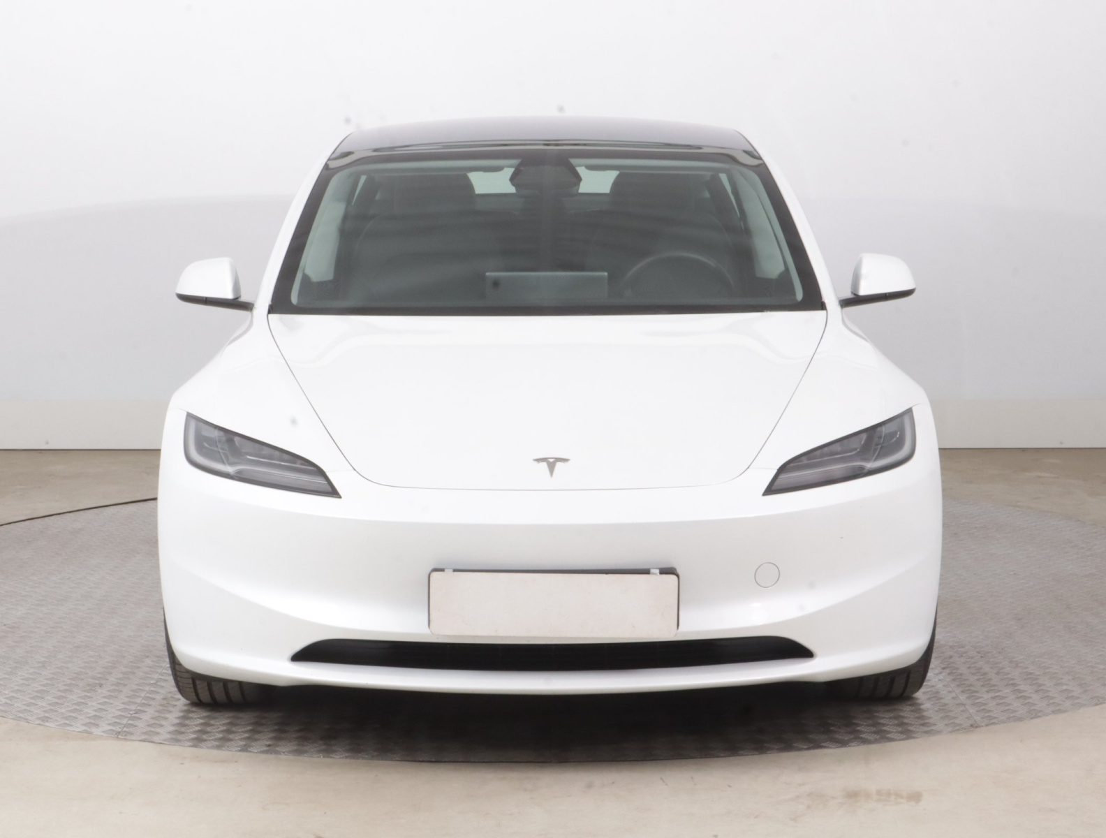 Tesla Model 3 Standard Range Plus – fotografie 2