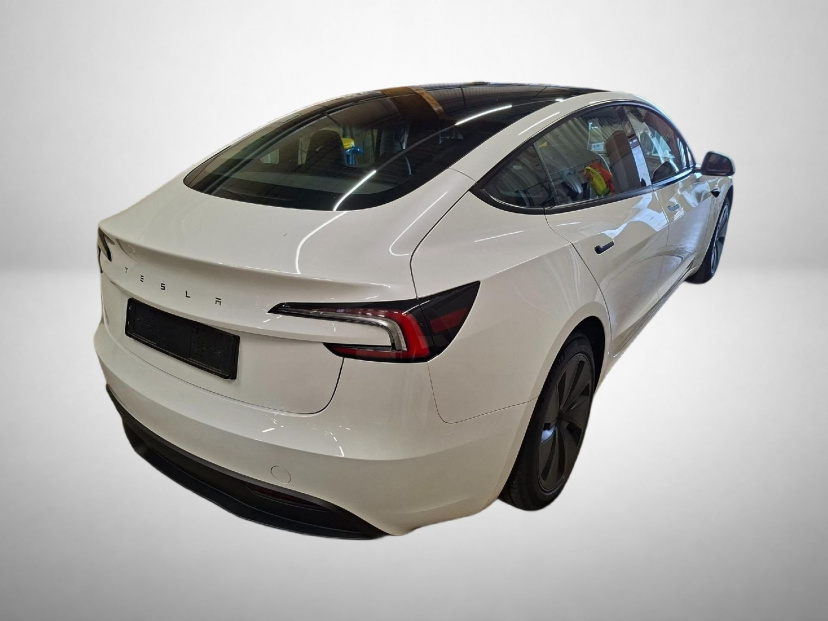 Tesla Model 3, 2024