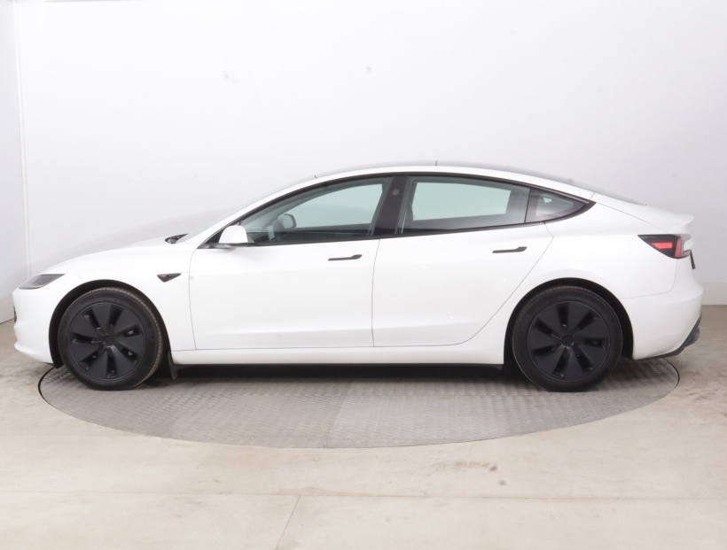 Tesla Model 3, 2024