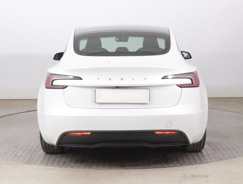 Tesla Model 3, 2024
