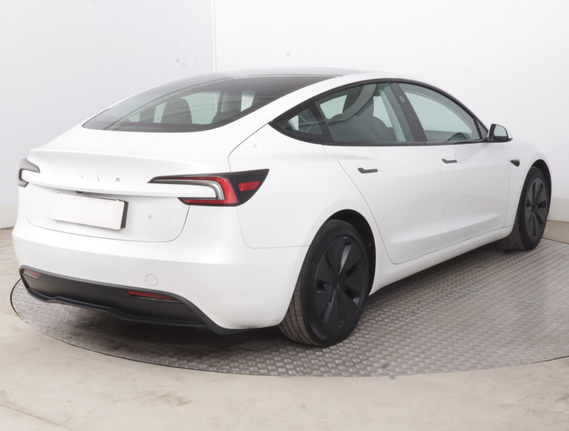 Tesla Model 3, 2024