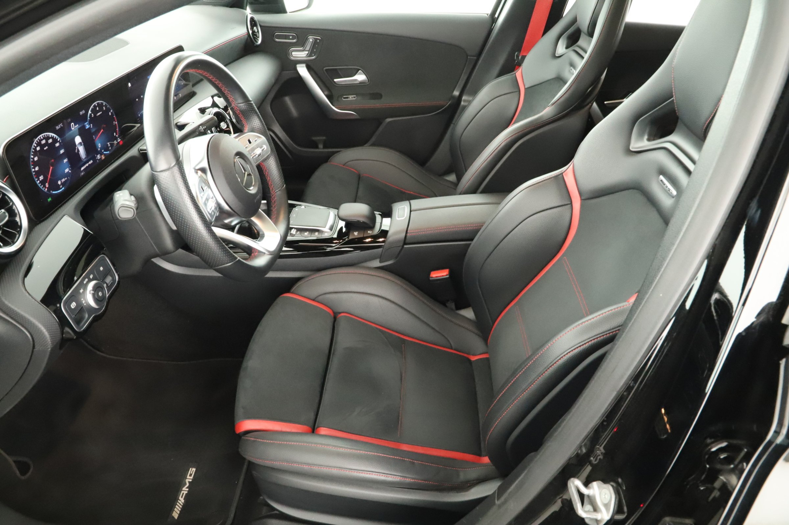 Mercedes-Benz A - 2022