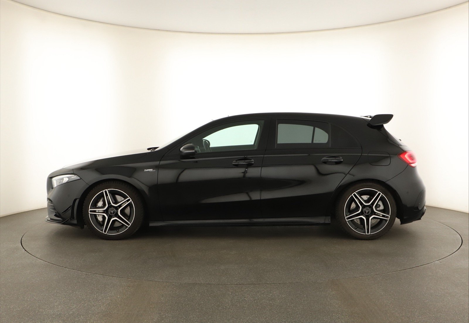 Mercedes-Benz A - 2022