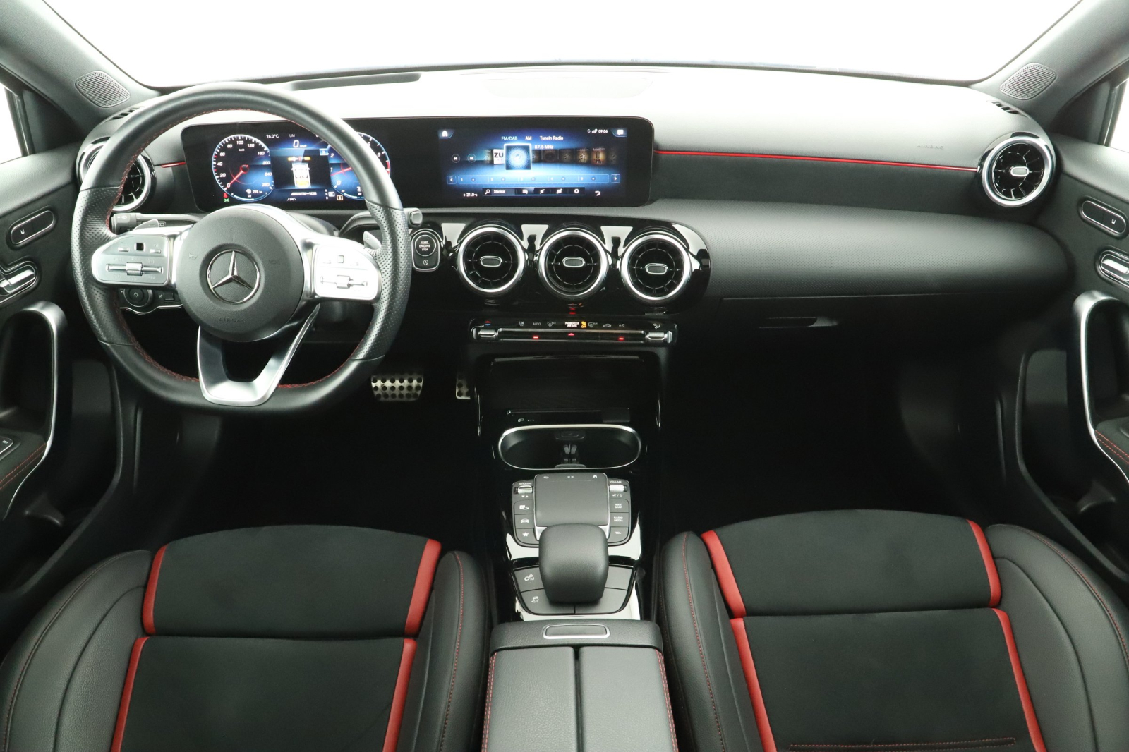 Mercedes-Benz A - 2022