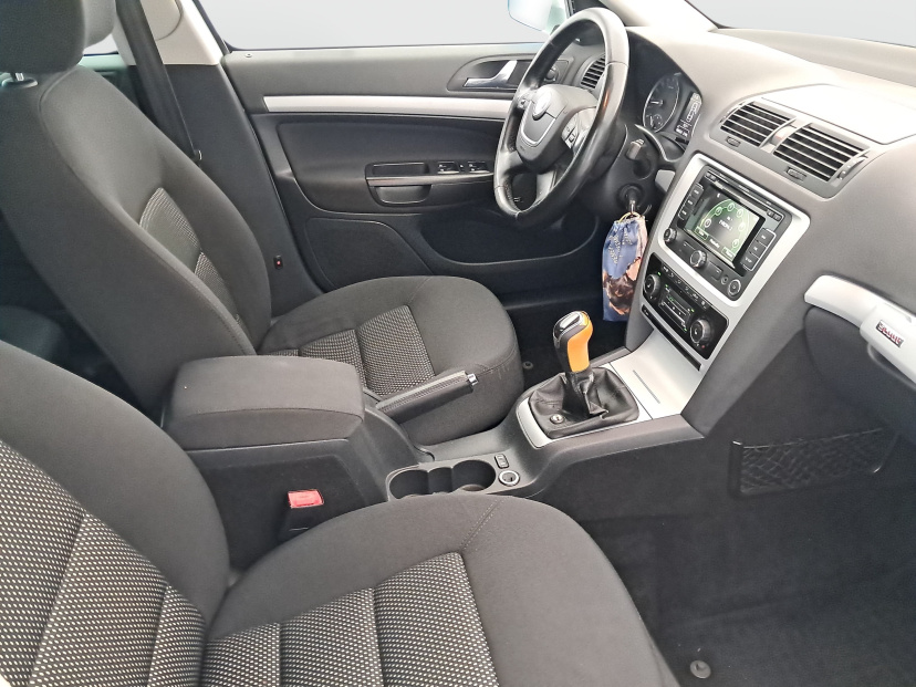 Škoda Octavia Scout, 2011