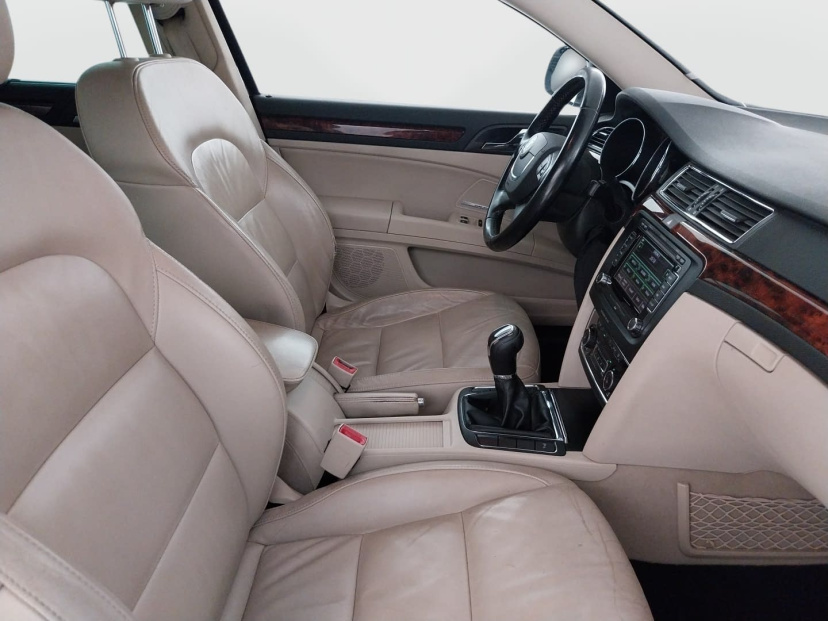 Škoda Superb, 2011