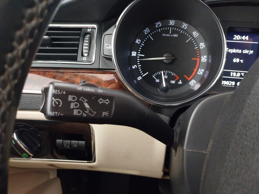 Škoda Superb, 2011