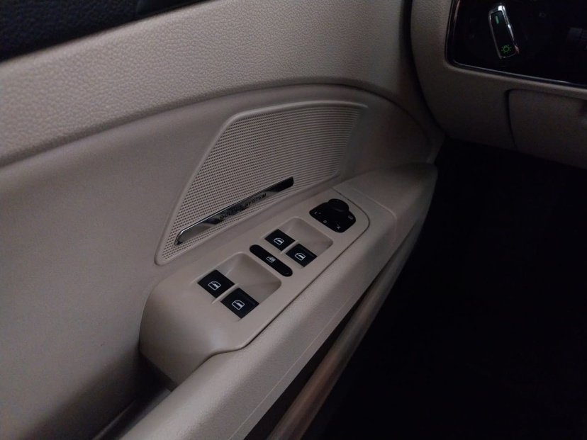 Škoda Superb, 2011