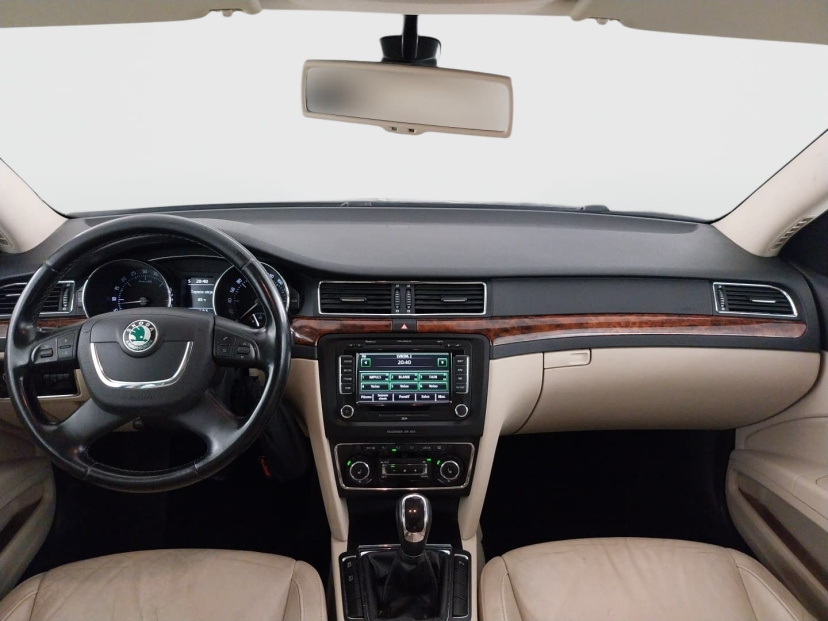 Škoda Superb, 2011