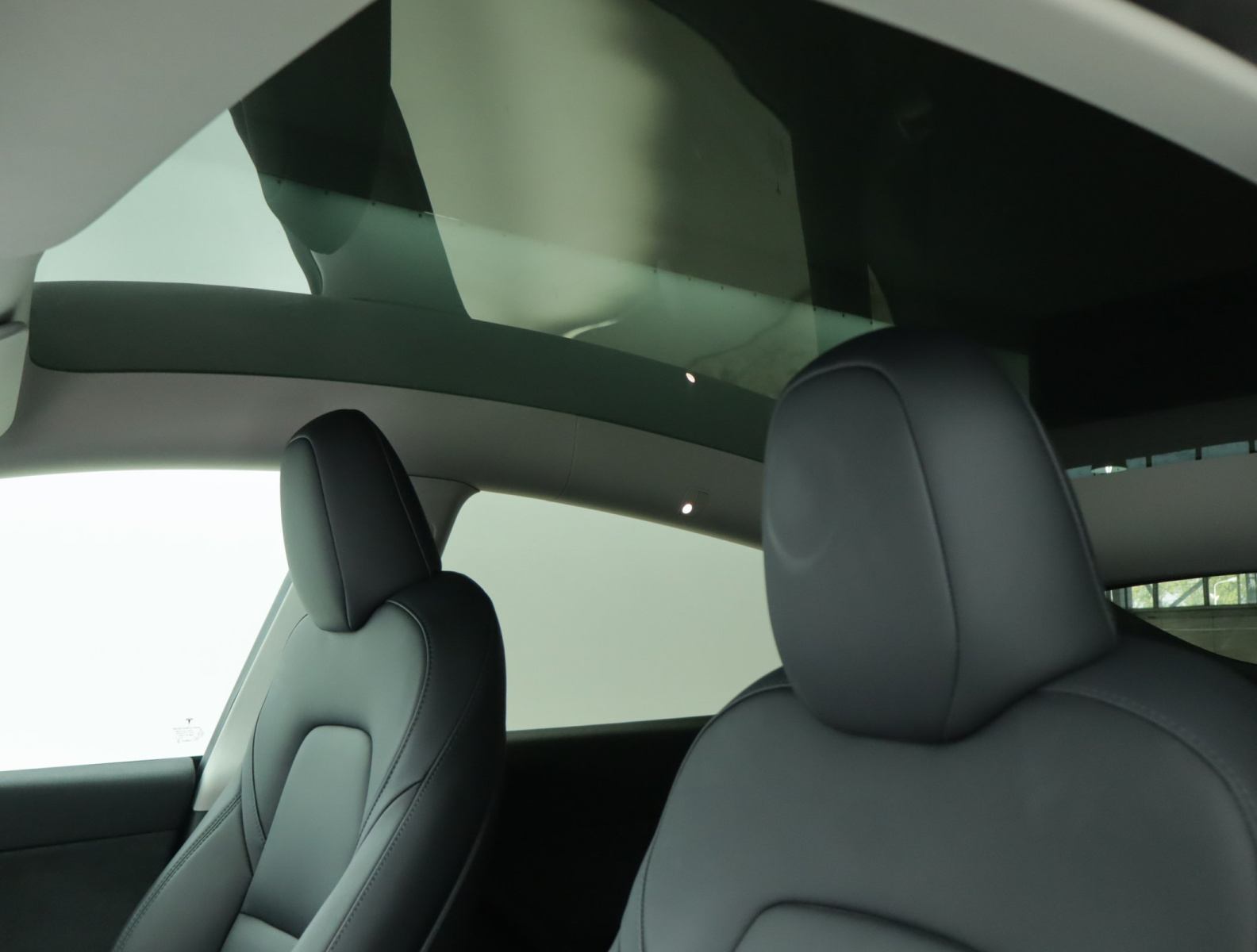 Tesla Model Y Long Range AWD – fotografie 21