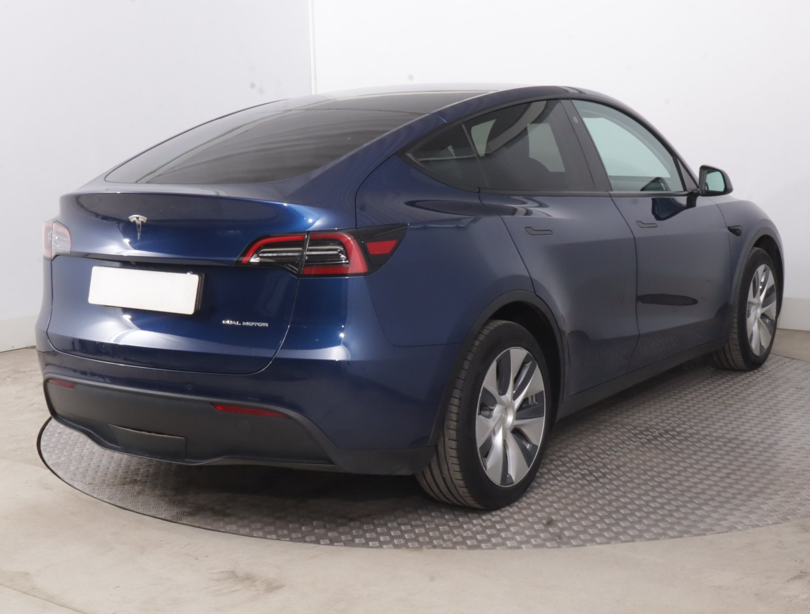 Tesla Model Y Long Range AWD – fotografie 7