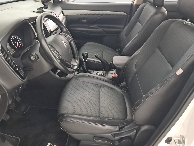 Mitsubishi Outlander, 2016