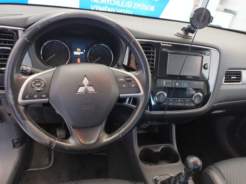 Mitsubishi Outlander, 2016