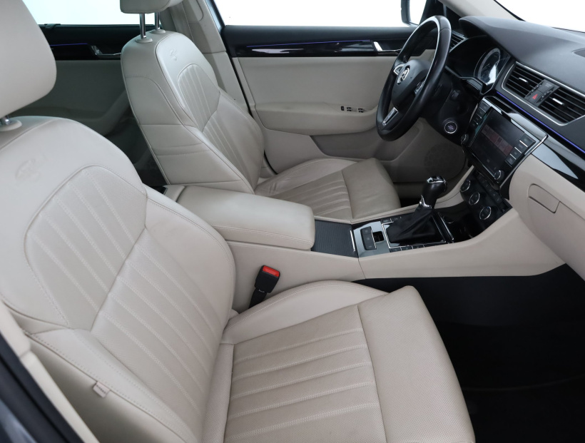 Škoda Superb, 2015