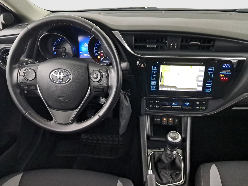 Toyota Auris, 2015