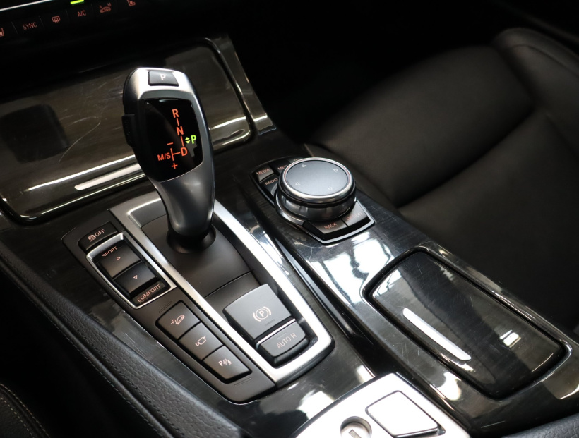 BMW 5, 2015