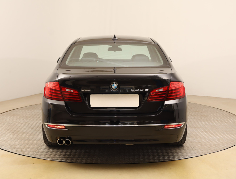 BMW 5, 2015