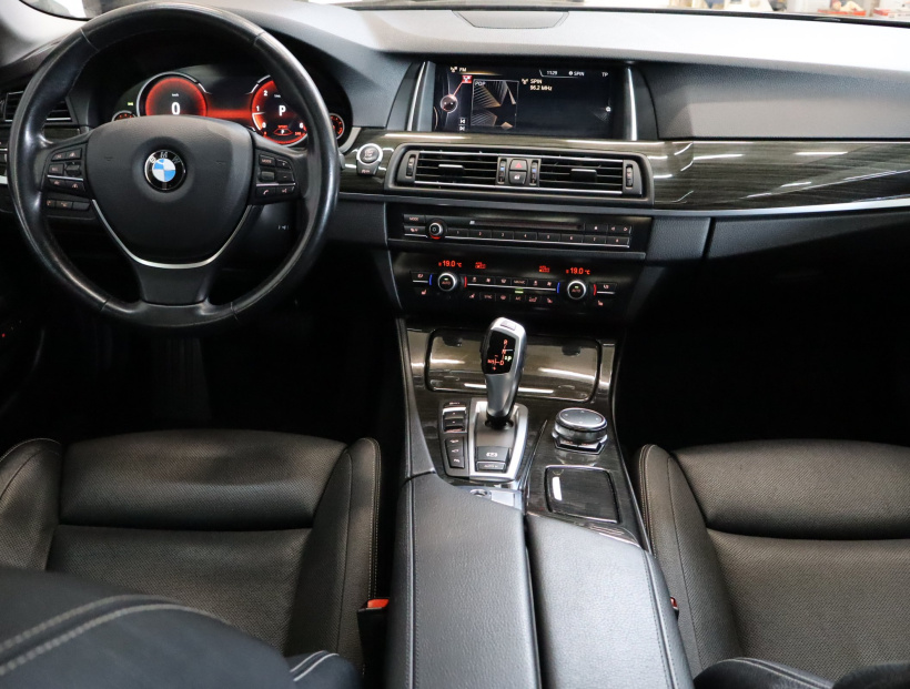 BMW 5, 2015