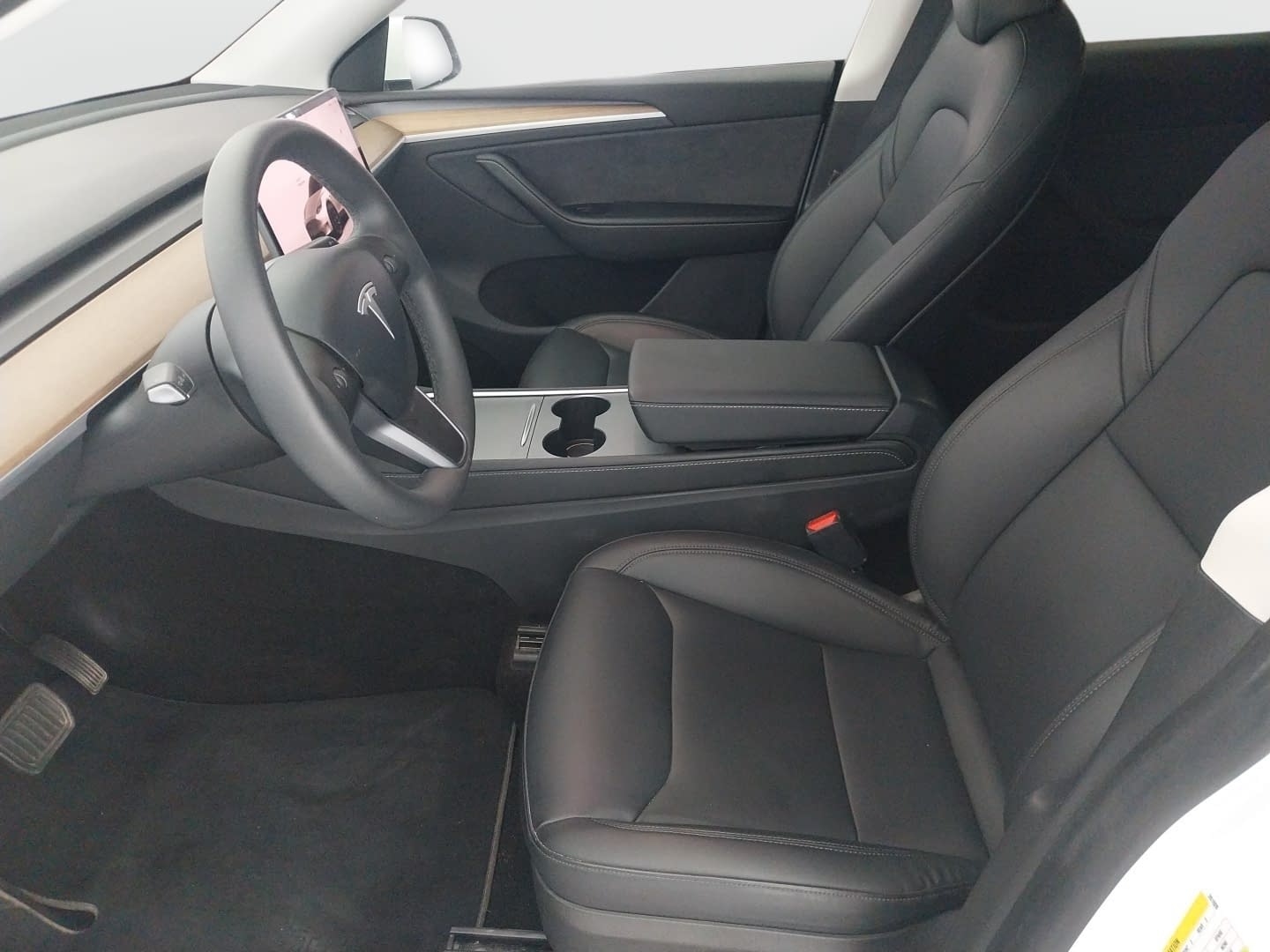 Tesla Model Y Long Range AWD – fotografie 16