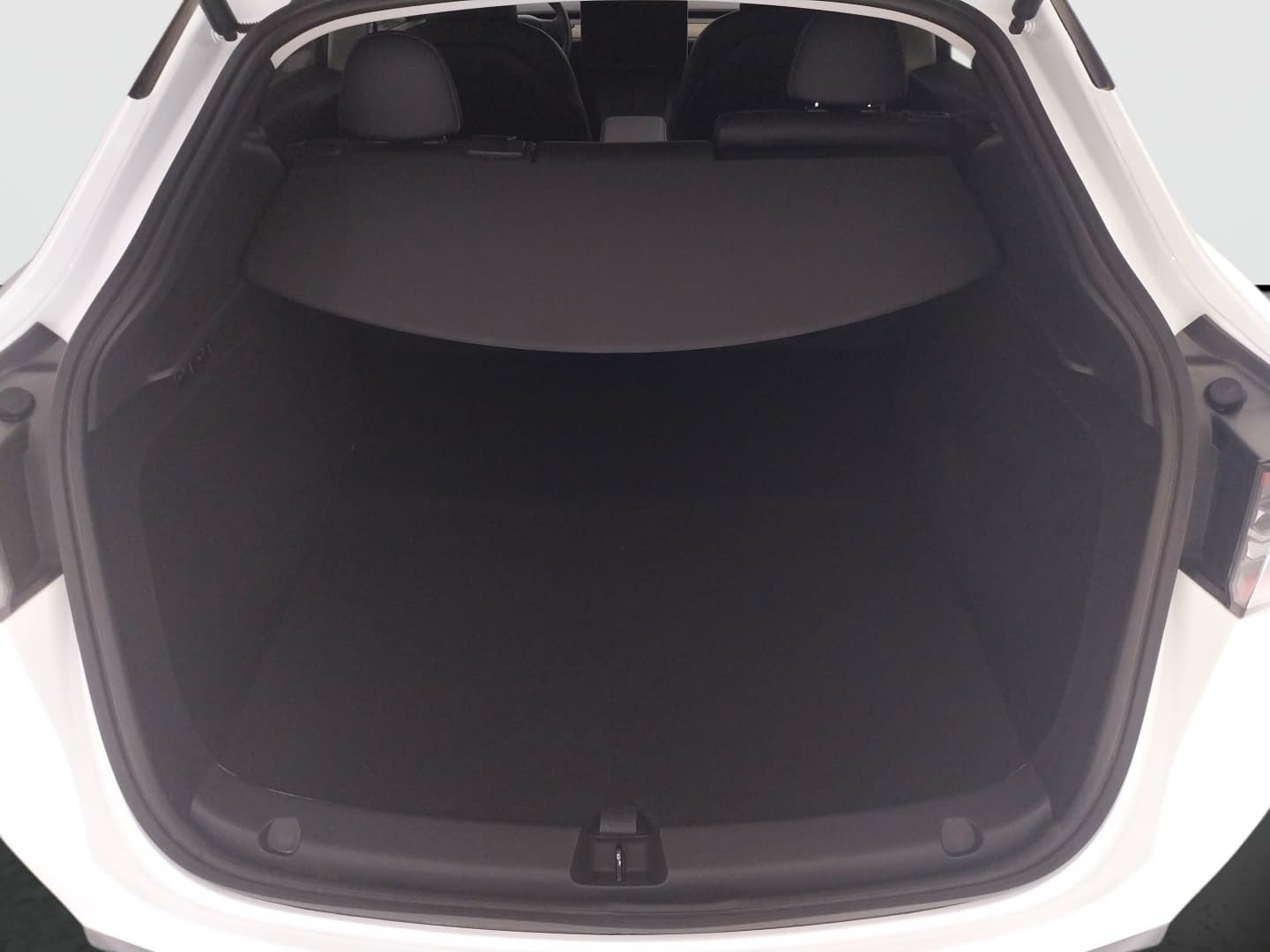 Tesla Model Y Long Range AWD – fotografie 20