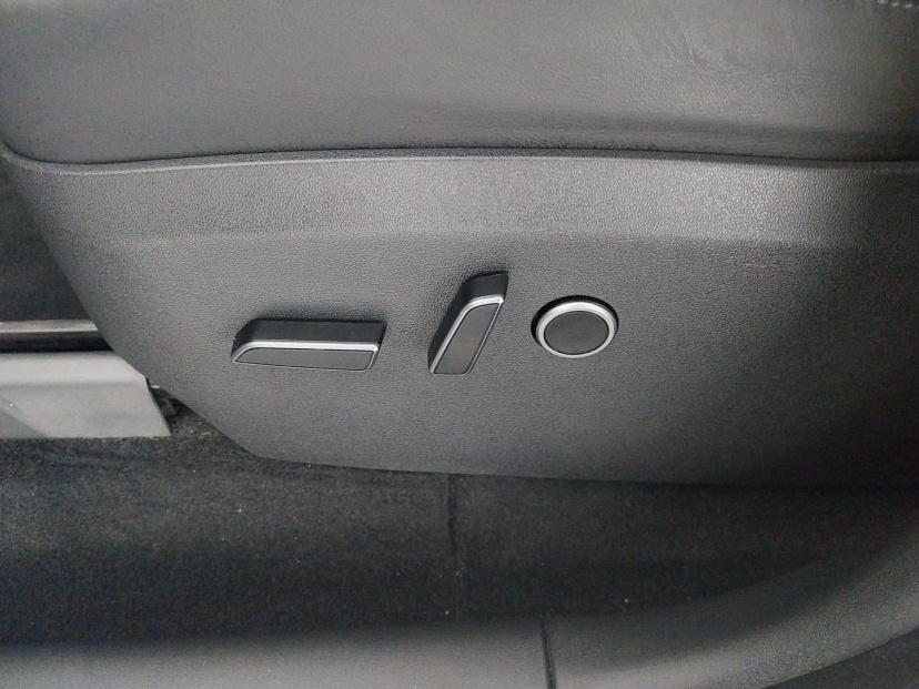 Tesla Model Y, 2023