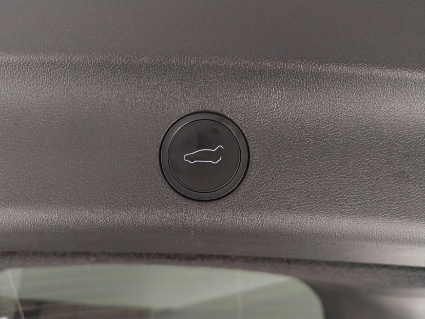 Tesla Model Y, 2023